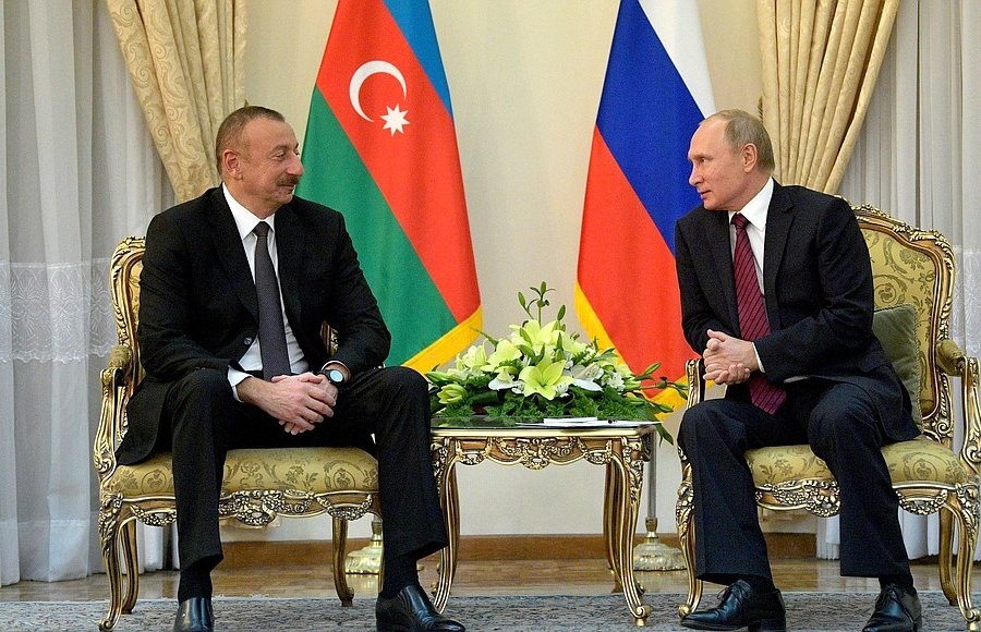 İlham Əliyevlə Putin arasında telefon danışığında Qələbənin 75 illiyinə həsr olunacaq hərbi paradda iştirak məsələsinə də toxonulub