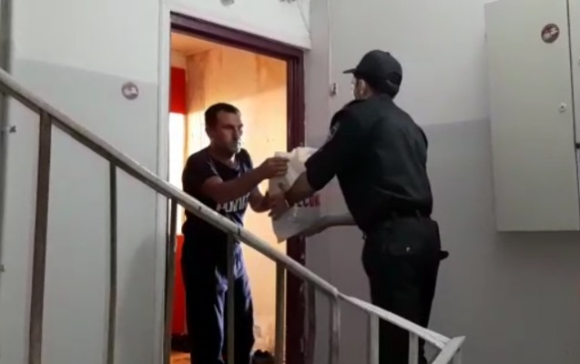 Azərbaycan polisindən nümunəvi addım - ehtiyacı olana çörək aparıldı