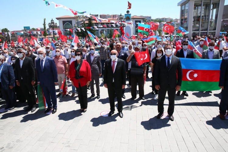 Ankarada da erməni təxribatlarına etiraz olaraq aksiya keçirilib