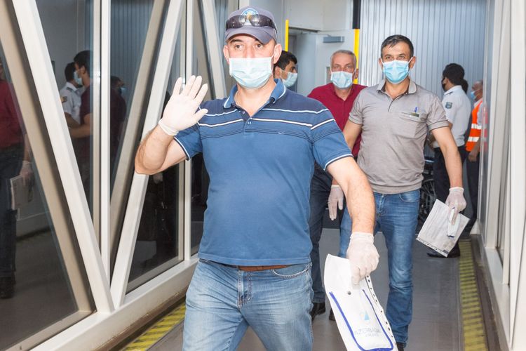 117 nəfər soydaşımız Almatıdan vətənə gətirildi - FOTO