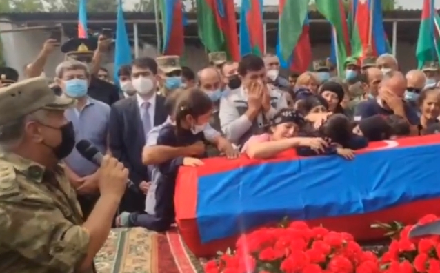 Üç övladı şəhidi son mənzilə yola saldı - FOTOLAR