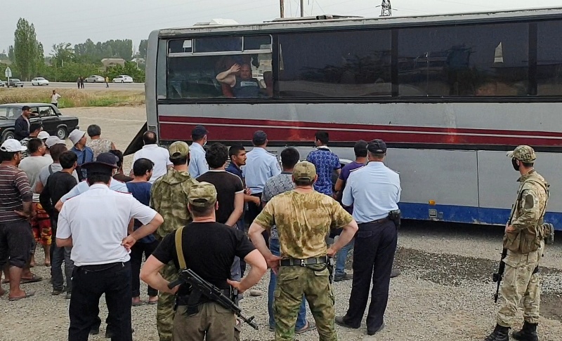 Hamilə qadın və 5 azyaşlı uşaq Dağıstandan Azərbaycana GƏTİRİLDİ