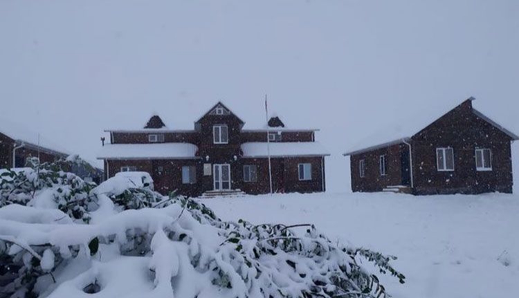 Şahdağ ilk dəfə avqustda 11sm qar görüb