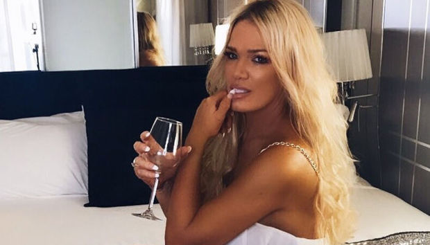 49 yaşlı model cazibədar qalmaq üçün bunlardan istifadə edir