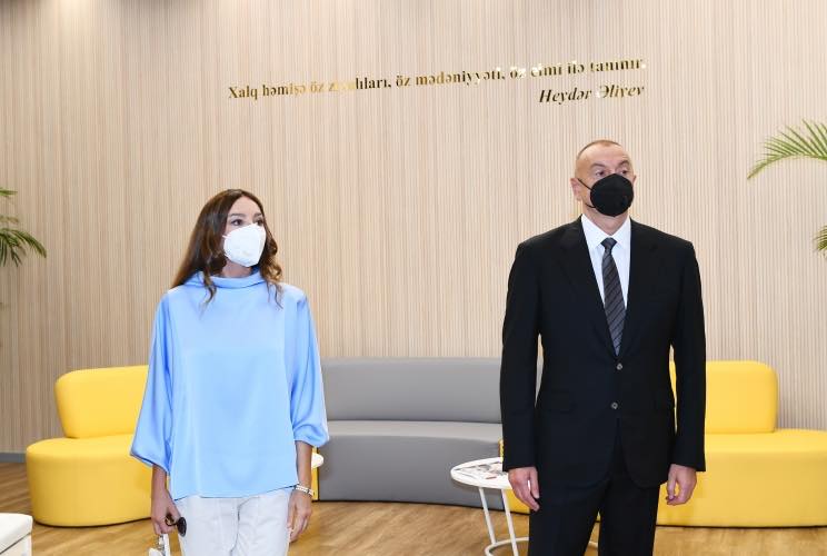 İlham Əliyev və Mehriban Əliyeva ADA-nın yeni korpuslarının açılışında iştirak etdilər