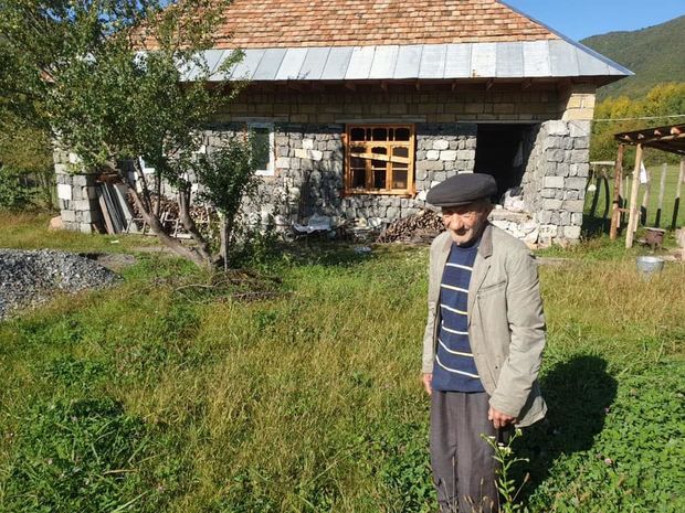 Pensiyasını orduya dəstək üçün verərək hamını duyğulandıran Hikmət baba  - VİDEO