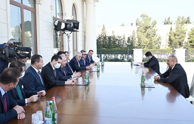 İlham Əliyev Türkiyə Böyük Millət Məclisinin sədrinin başçılıq etdiyi nümayəndə heyətini qəbul edib - FOTO