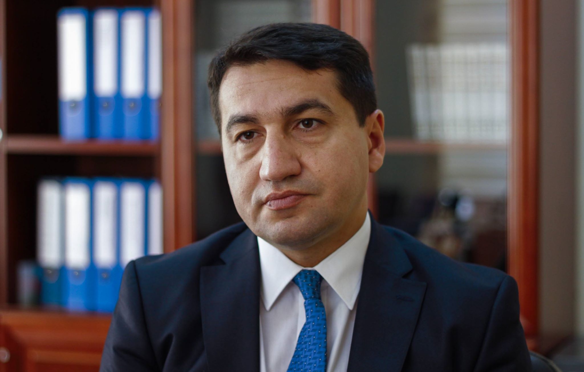 Hikmət Hacıyev: “Bütün dünyanı Ermənistanın şərəfsiz əməllərini pisləməyə çağırırıq”
