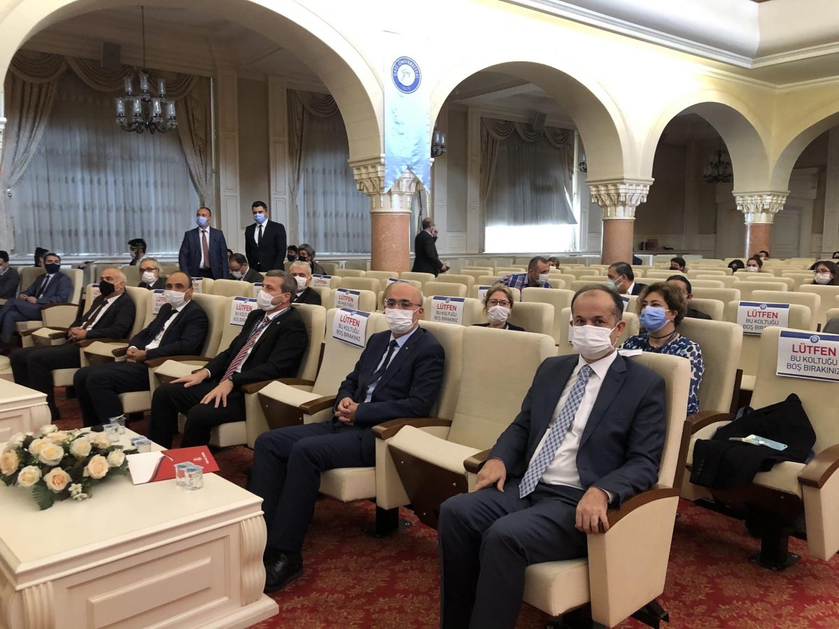 İlahiyyat İnstitutunun dekanı Beynəlxalq Simpoziumda iştirak edib
