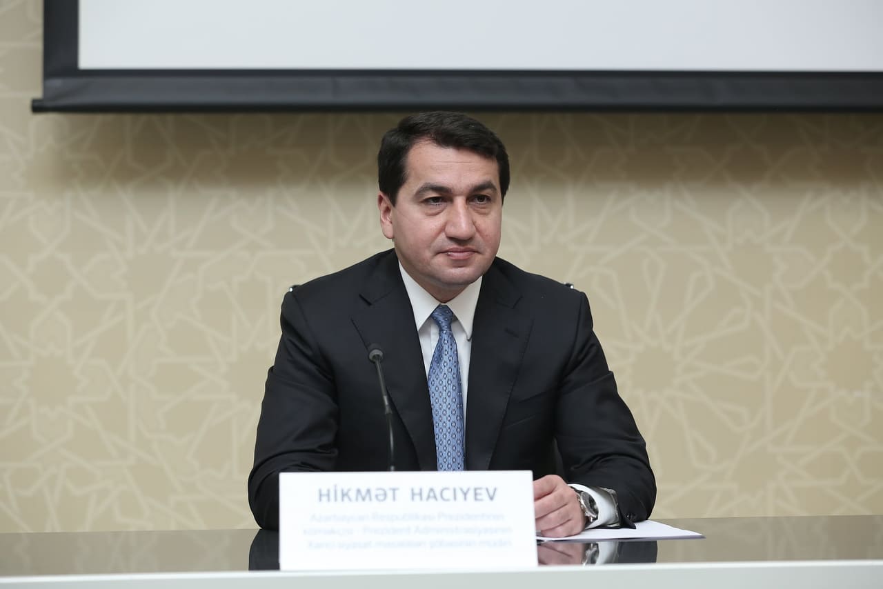 Hikmət Hacıyev diplomatik korpus nümayəndələri və hərbi attaşelərlə birgə Gəncəyə gedir