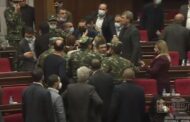 Ermənistan parlamentinin bugünkü iclasında dava düşüb - VİDEO