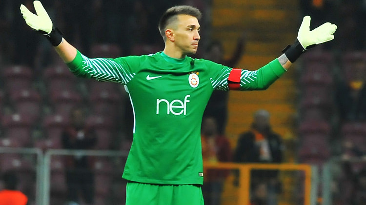 “Qalatasaray”ın kapitanı 5 aydan sonra məşqə başlayıb