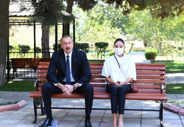 Ali Baş Komandan və Mehriban Əliyeva müalicə olunan hərbçilərə baş çəkiblər