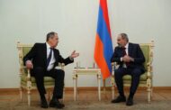 Lavrovla Paşinyanın fotosu müzakirələrə səbəb oldu