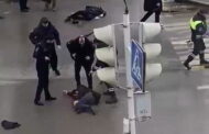 DİQQƏT!!! Qroznıda küçənin ortasında polislərə silahlı hücum olub - VİDEO