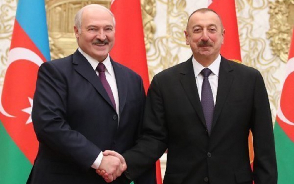 Lukaşenko Əliyevi təbrik etdi