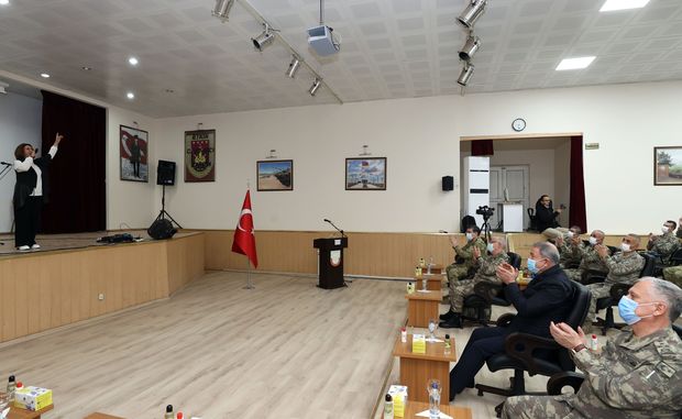 Azərin Hulusi Akarın dəvəti ilə Bakıya gəldi - FOTO