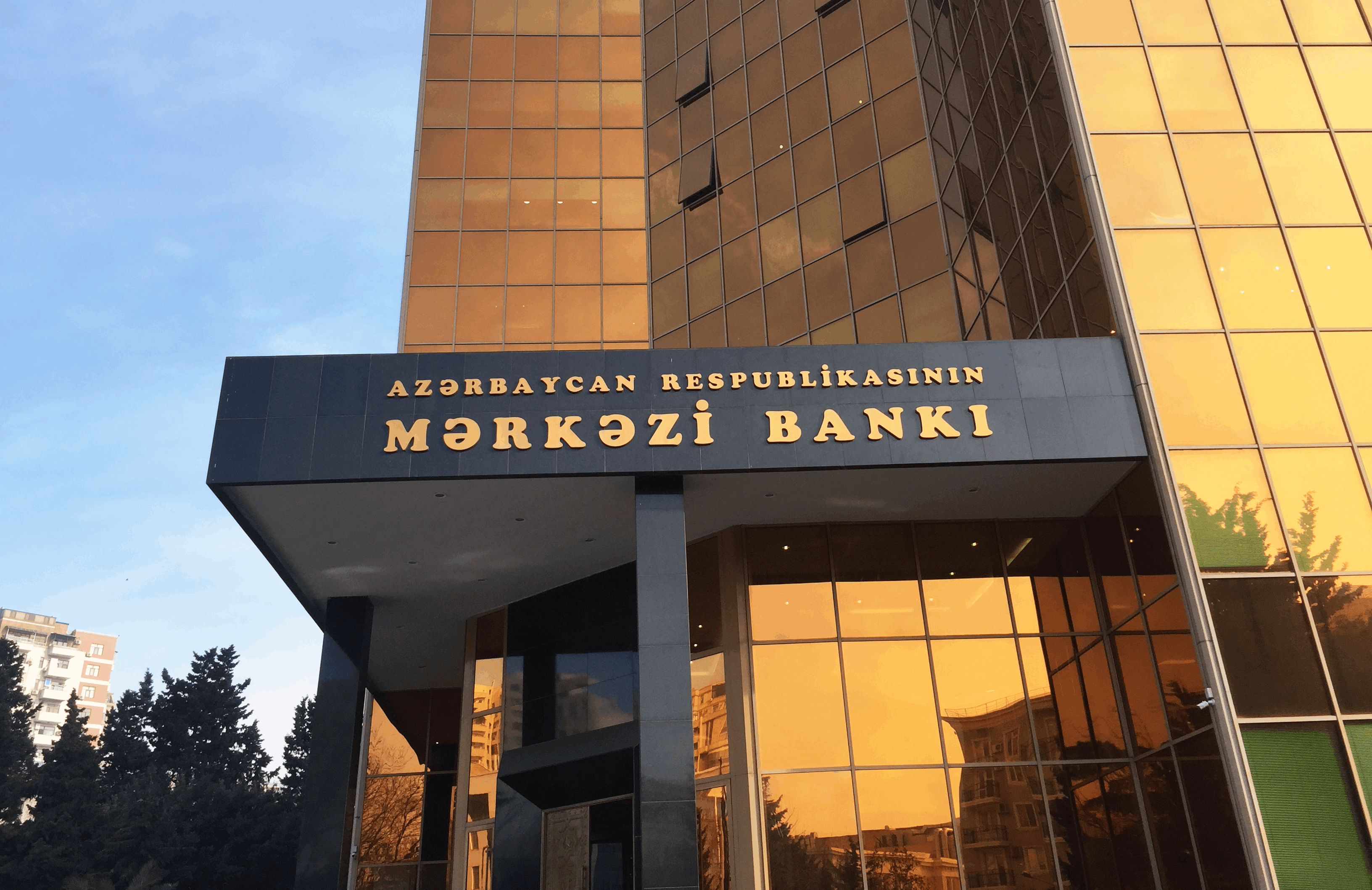 AMB depozit hərracında 100 mln. manat cəlb edib