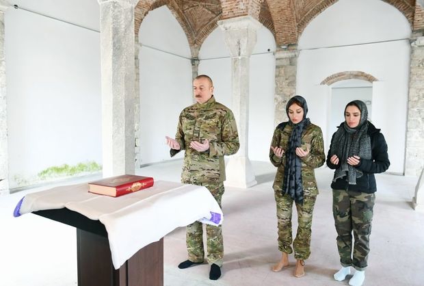 İlham Əliyev və Mehriban Əliyeva artıq Şuşadadırlar - FOTO
