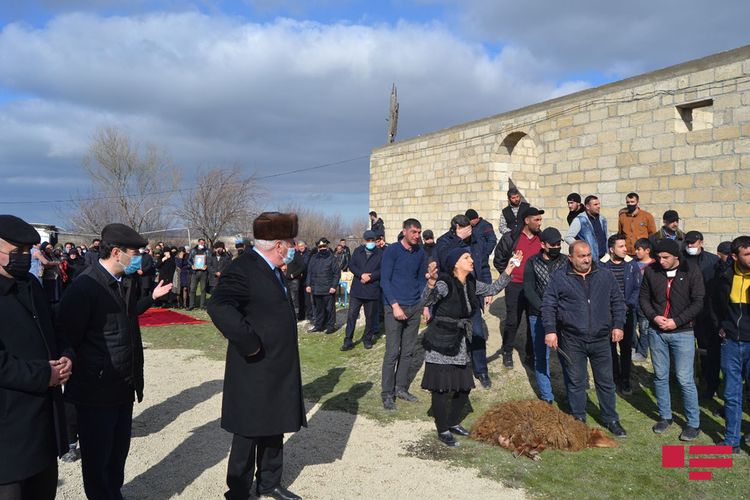 Siyəzəndə şəhid anası dəfndən əvvəl qurban kəsib - FOTO - VİDEO - YENİLƏNİB