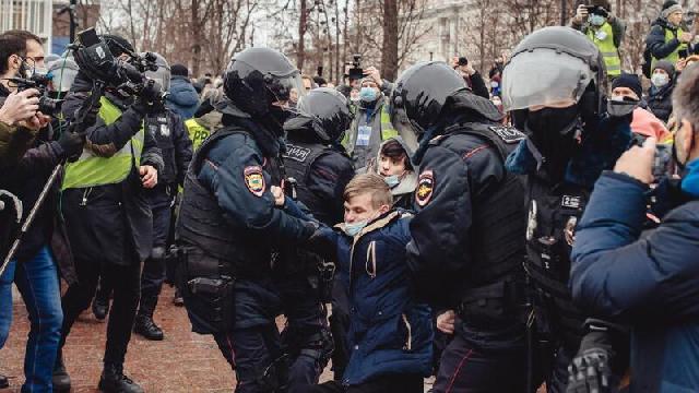 Moskvada mitinqdə iştirak edən 30 nəfər həbs edildi