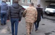 Ermənistanda əsgərlərin rüşvət qarşılığında döyüşdən yayındıran polkovnik saxlanılıb