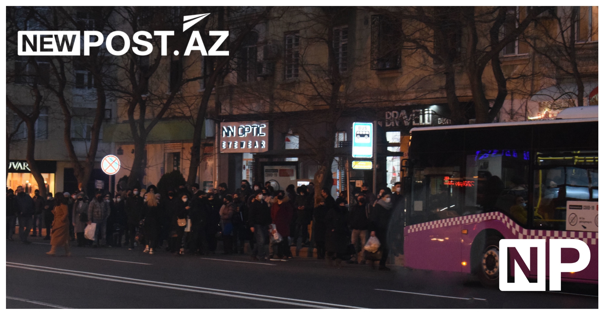 Bakıda dayanacaqda duran qızı avtobus vurub