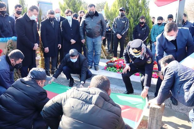 Vətən müharibəsində qanı ilə tarix yazan daha bir hərbiçimizin nəşi torpağa tapşırıldı - FOTO