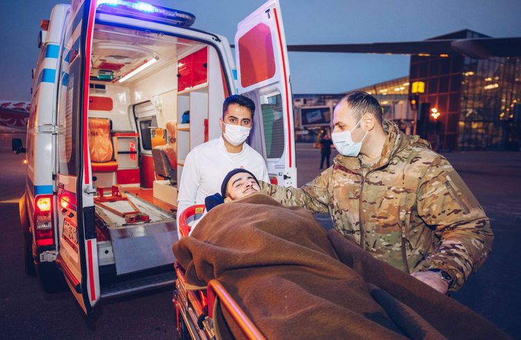 Üç qazimiz “YAŞAT” Fondu tərəfindən Türkiyəyə müalicəyə göndərilib - FOTO