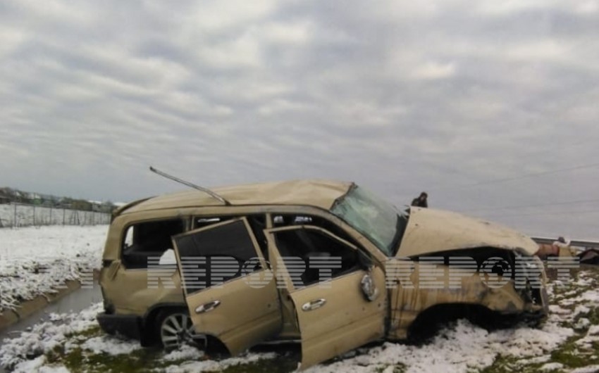 Cəlilabadda xarici ölkə səfirliyinin avtomobili qəzaya uğradı, xəsarət alan var - FOTO