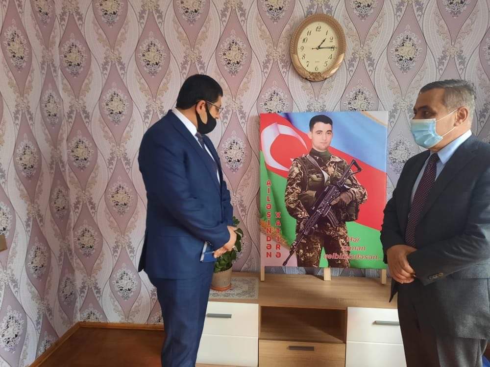Millət vəkili İlham Məmmədov bayram günlərində şəhid ailələri ilə görüşüb - FOTO