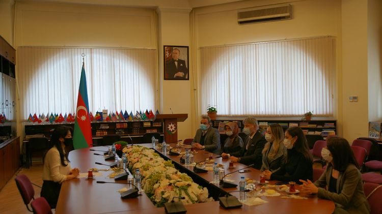 Azərbaycan Ombudsmanı Türkiyədən ölkəmizə dəvət olunmuş psixoloqlarla görüşüb