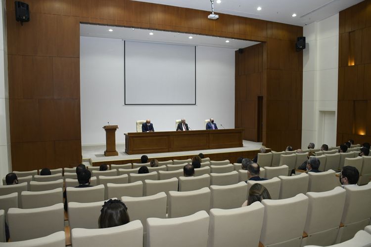 YAP-ın Mərkəzi Aparatının rəhbəri kollektivə təqdim edilib