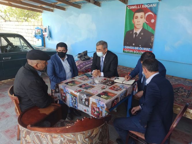 Deputat İlham Məmmədov Yevlaxda Vətən müharibəsində şəhid olmuş qəhrəmanlarımızın evində olub - FOTO