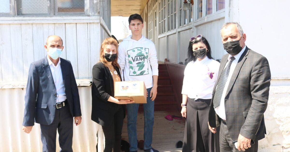 Günay Ağamalı autizm sindromundan əziyyət çəkən uşaqları daim diqqətində saxlayır - FOTO