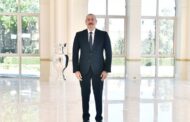 AVRO-2020-nin kuboku İlham Əliyevə təqdim olundu - FOTO
