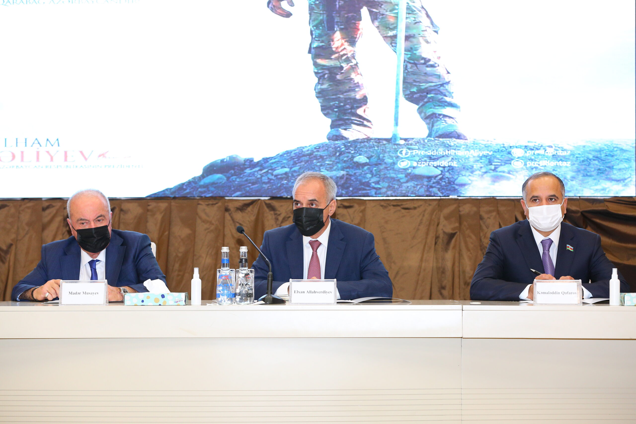 Binəqədi rayonunda təltif edilmiş şəxslərə medallar təqdim edildi - FOTOLAR