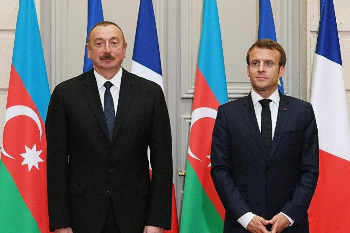 Emmanuel Makron Prezident İlham Əliyevə təbrik ünvanlayıb