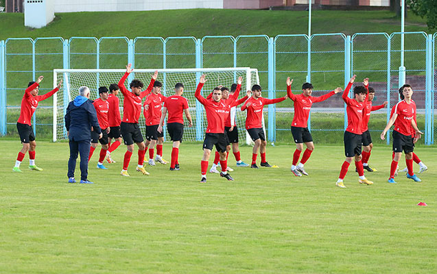 U-19 millimiz yoxlama matçında heç-heçə etdi
