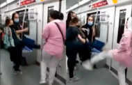 Tehran metrosunda maska üstündə qızlar təpik davasına çıxdılar - VİDEO