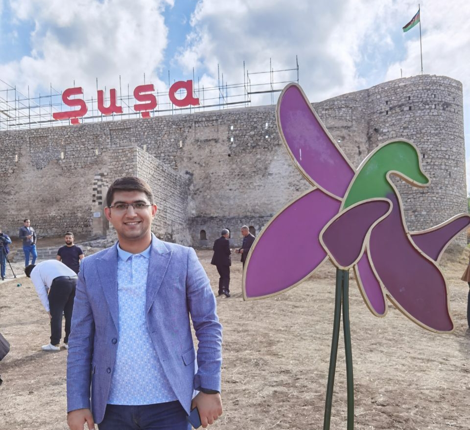 Kənan Qubadzadə : Şuşanın tarixi abidələrlə zəngin yerlərini gəzdikcə barbar ermənilərin törətdikləri vəhşiliklərin də şahidi olduq