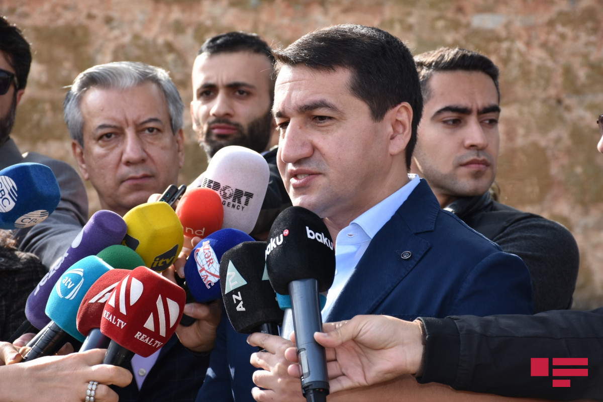 Hikmət Hacıyev: 