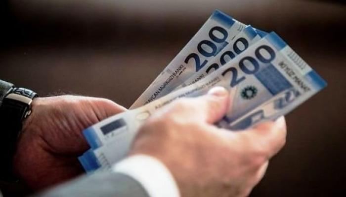 Azərbaycanda yüksək vəzifəli şəxs rüşvət alarkən SAXLANILDI - FOTO