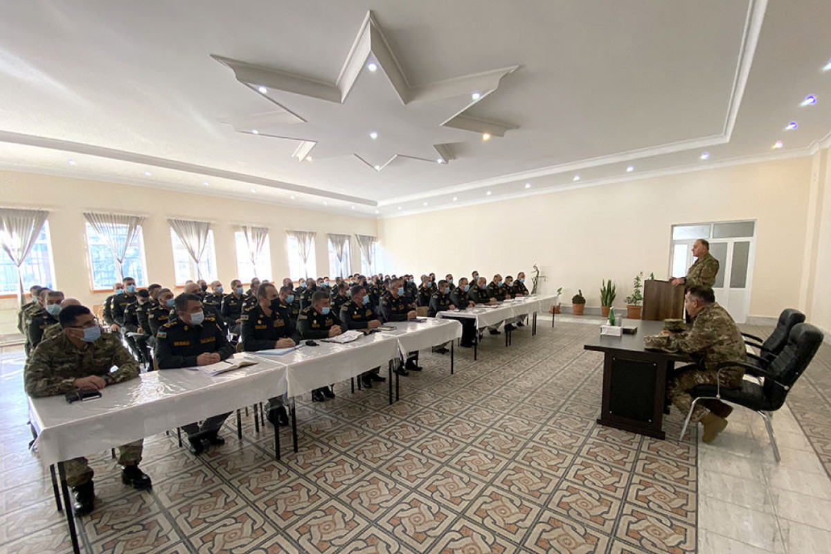 Baş Qərargah rəisi Quru Qoşunlarının Komandanlığında müşavirə keçirib - FOTO