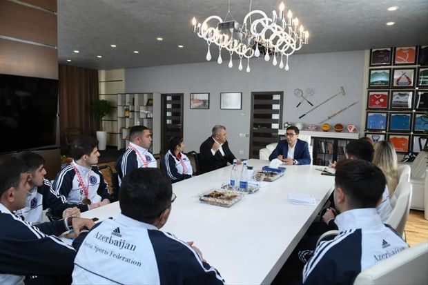Nazir Xorvatiyada medal qazanmış paralimpiyaçılarla görüşüb - FOTO