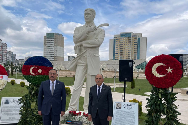 Ankarada Əhməd Cavadın heykəli açıldı - FOTO