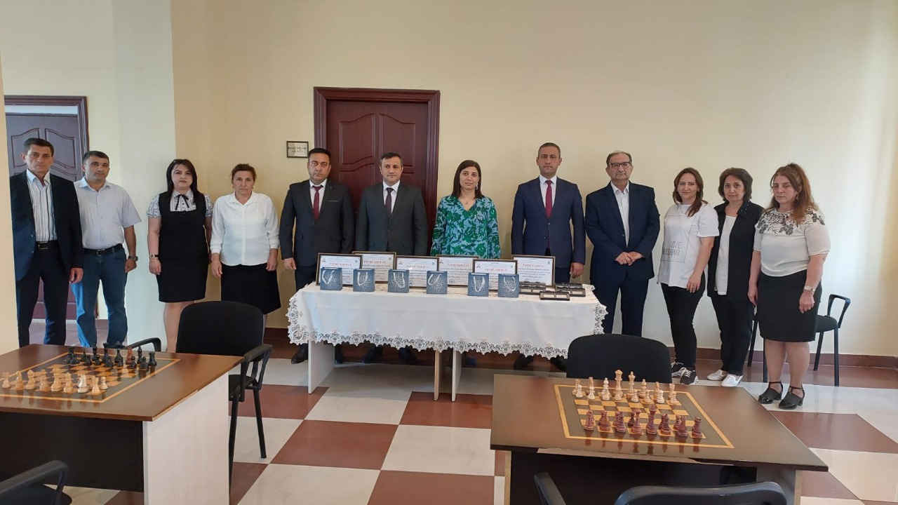 Yevlaxda Ümummilli Lider Heydər Əliyevin anadan olmasının 99-cu ildönümünə həsr olunmuş Şahmat üzrə rayon turniri keçirilib - FOTO
