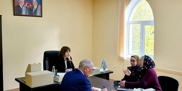 Deputat Jalə Əhmədova seçicilərinin problemlərini dinləyib
