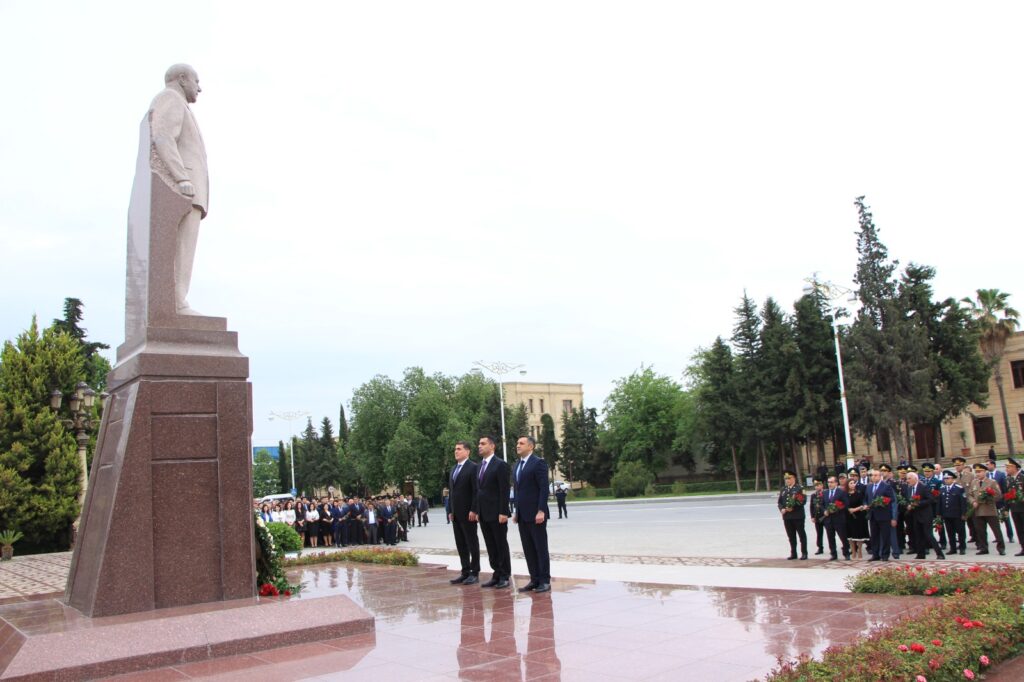 Yevlaxda Ulu Öndər Heydər Əliyevin anadan olmasının 100 illik yubileyi münasibətilə konfrans keçirilib - FOTO