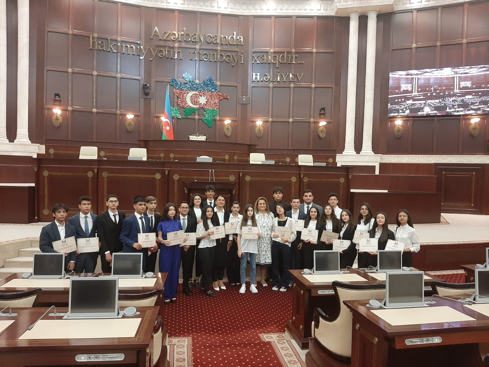 Milli Məclisdə “Hüquqlarım məni qoruyur: parlament müzakirəsi uşaqların gözü ilə” mövzusunda dinləmə keçirilib - FOTO
